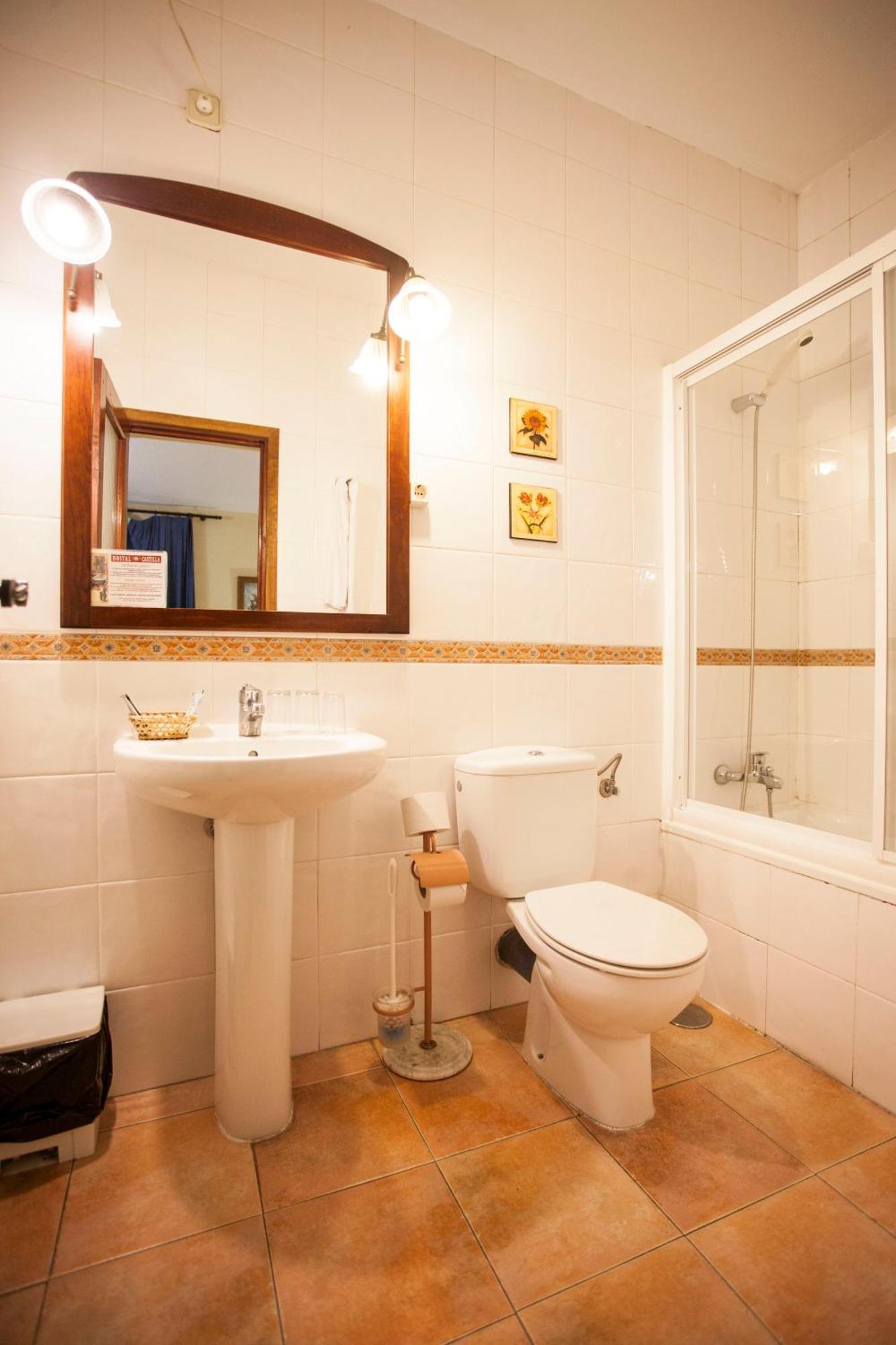 Family Room (5 Adults),706926157:JPEG